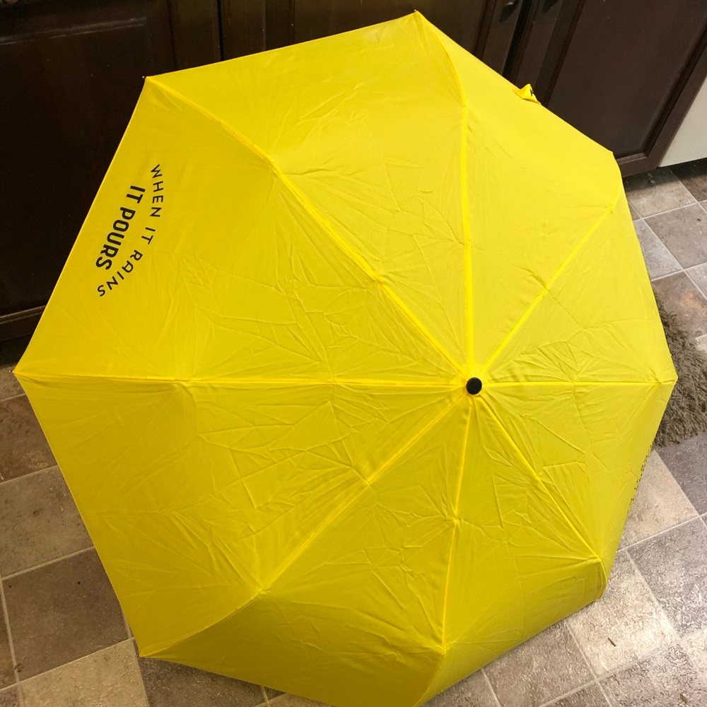 Totes? When It Rains It Pours Folding Umbrella- 918 $30 or $25 w/offer